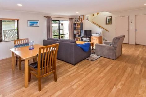Photo of property in 6 Orinda Close, Botany Downs, Auckland, 2010