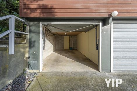 Photo of property in 2/15 Bloomsbury Grove, Newlands, Wellington, 6037