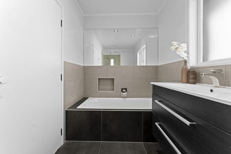 Photo of property in 9 The Anchorage, Sunnyhills, Auckland, 2010