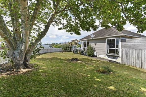 Photo of property in 43 Woodleigh Street, Frankleigh Park, New Plymouth, 4310