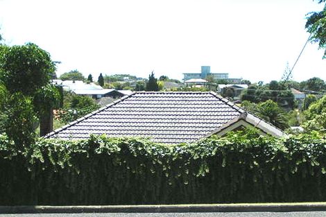 Photo of property in 15b Rodney Road, Northcote Point, Auckland, 0627