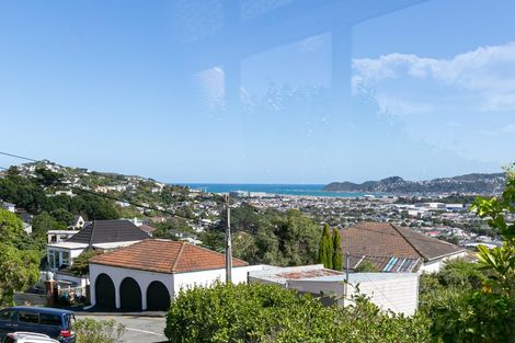 Photo of property in 102 Nevay Road, Karaka Bays, Wellington, 6022