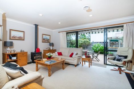 Photo of property in 8 Semillon Avenue, Henderson, Auckland, 0612