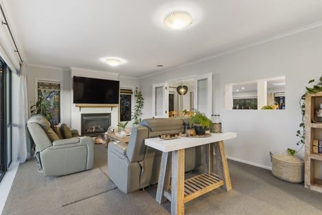 Photo of property in 6 Liston Crescent, Cockle Bay, Auckland, 2014