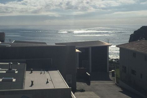 Photo of property in Devonport Apartments, 37/127 Saint Aubyn Street, New Plymouth, 4310