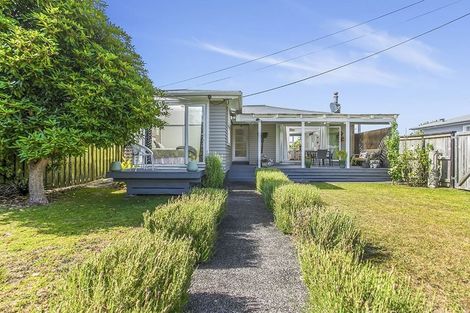 Photo of property in 15 Enderby Drive, Te Atatu Peninsula, Auckland, 0610