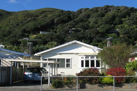 Photo of property in 395 Muritai Road, Eastbourne, Lower Hutt, 5013