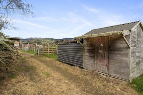 Photo of property in 103 Waikawa Beach Road, Manakau, Levin, 5573