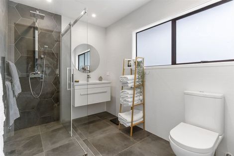 Photo of property in 2/37 Manuka Road, Bayview, Auckland, 0629