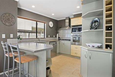 Photo of property in 15 Lilybank Crescent, East Tamaki, Auckland, 2013