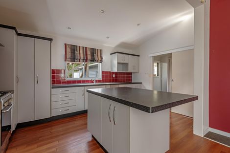 Photo of property in 2 Kowhai Street, Tokomaru, Palmerston North, 4474