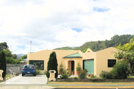 Photo of property in 16 Carlow Grove, Birchville, Upper Hutt, 5018