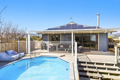 Photo of property in 42 Hicks Crescent, Waikanae Beach, Waikanae, 5036