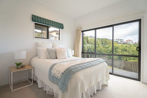 Photo of property in 7 Forbes Lane, Newlands, Wellington, 6037