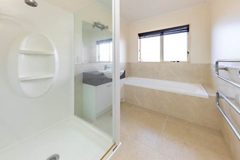 Photo of property in 16 Mordane Place, Flat Bush, Auckland, 2016