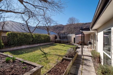 Photo of property in 15 Shanahan Lane, Arrowtown, 9302