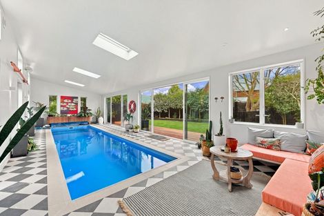 Photo of property in 9 Hadlow Place, Burnside, Christchurch, 8041