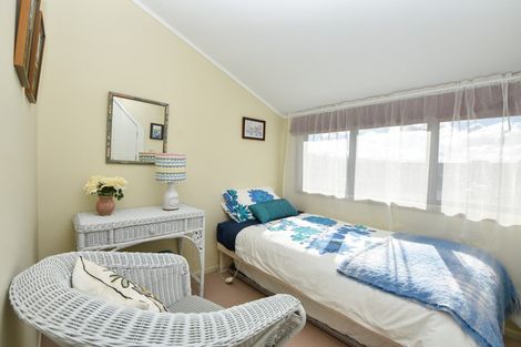 Photo of property in 8 Daffodil Grove, Carterton, 5713