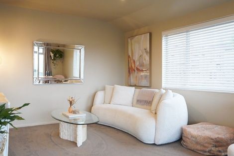 Photo of property in 49a Onewa Road, Northcote, Auckland, 0627