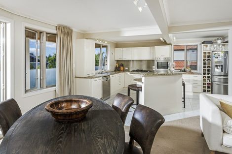 Photo of property in 254a Hurstmere Road, Takapuna, Auckland, 0622