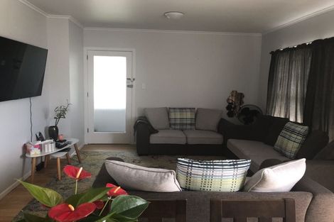 Photo of property in 28-30 Lake Pupuke Drive, Takapuna, Auckland, 0622