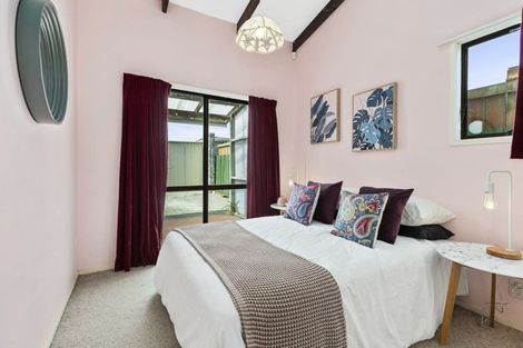 Photo of property in 84a Endeavour Street, Lyall Bay, Wellington, 6022