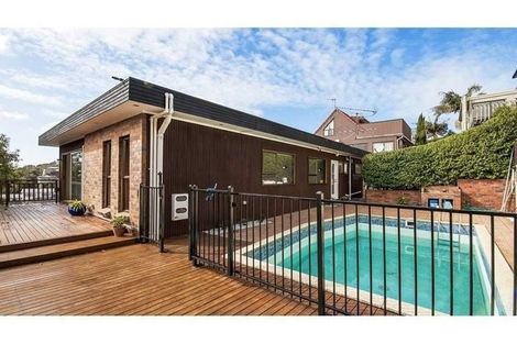 Photo of property in 1 Lynngate Place, Hillcrest, Auckland, 0627