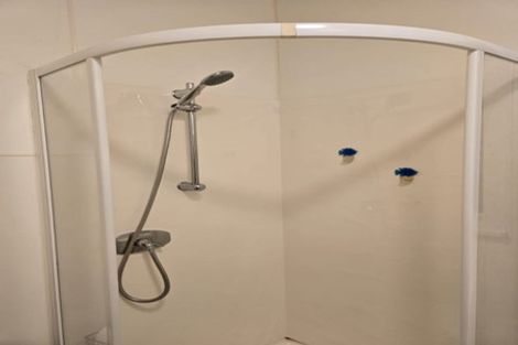 Photo of property in 8 Staveley Avenue, Mount Roskill, Auckland, 1041