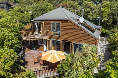 Photo of property in 41 Rona Street, Eastbourne, Lower Hutt, 5013