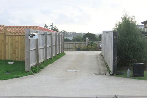 Photo of property in 44 Woodbank Drive, Glen Eden, Auckland, 0602