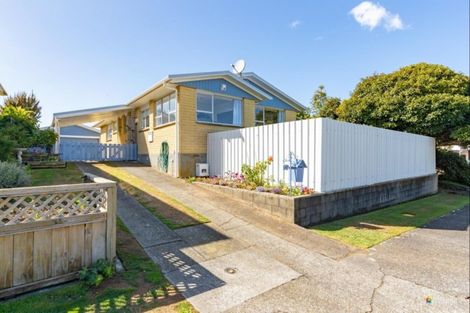 Photo of property in 4 Toledo Grove, Totara Park, Upper Hutt, 5018