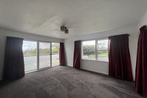 Photo of property in 61 Lyons Avenue, Murrays Bay, Auckland, 0630