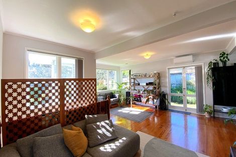 Photo of property in 17 Thomas Avenue, Te Atatu Peninsula, Auckland, 0610