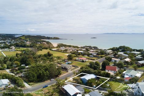 Photo of property in 10 Paradise Road, Coopers Beach, 0420