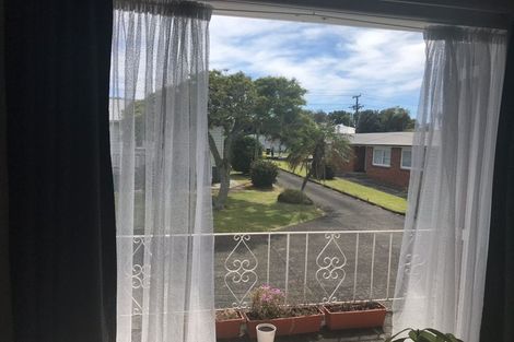 Photo of property in 28-30 Lake Pupuke Drive, Takapuna, Auckland, 0622