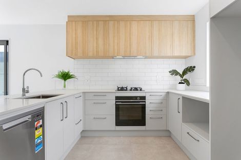 Photo of property in 5 Seafoam Road, Rosehill, Papakura, 2113