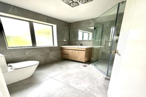 Photo of property in 8/11 Celeste Place, Totara Vale, Auckland, 0627