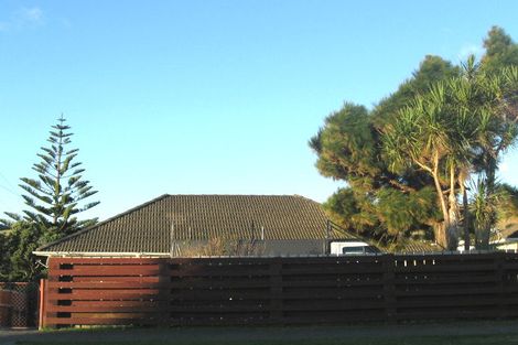 Photo of property in 15 Miranda Street, Cannons Creek, Porirua, 5024