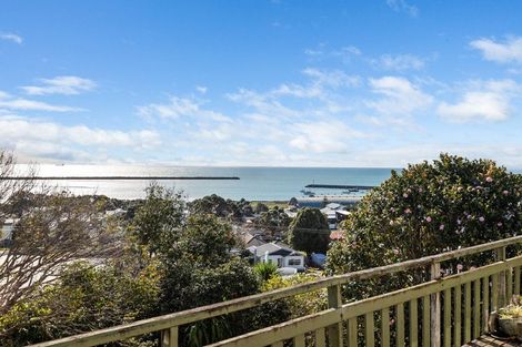 Photo of property in 11 South Road, Moturoa, New Plymouth, 4310