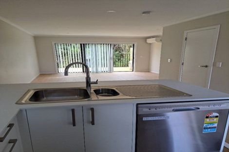 Photo of property in 2/125b Metcalfe Road, Ranui, Auckland, 0612