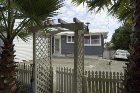 Photo of property in 20 Segedin Place, Glenfield, Auckland, 0629