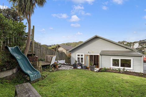 Photo of property in 72 Eden Street, Island Bay, Wellington, 6023