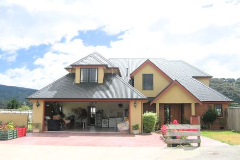 Photo of property in 22 Carlow Grove, Birchville, Upper Hutt, 5018