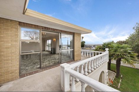 Photo of property in 44 Bradbury Road, Botany Downs, Auckland, 2010