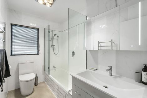 Photo of property in 126 Spinella Drive, Bayview, Auckland, 0629