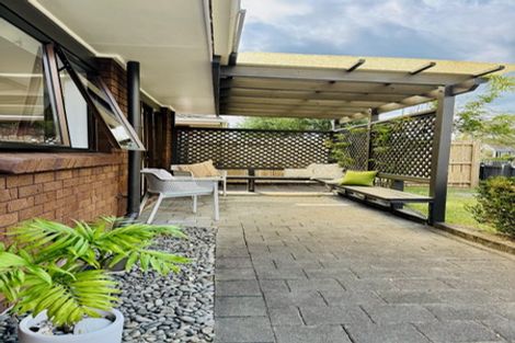 Photo of property in 1/71 Aviemore Drive, Highland Park, Auckland, 2010