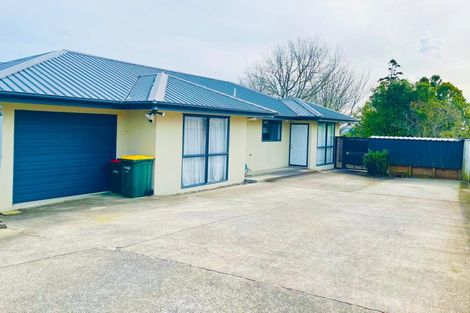 Photo of property in 70a Hobsonville Road, West Harbour, Auckland, 0618