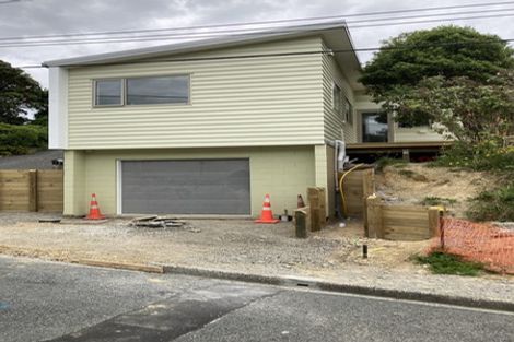 Photo of property in 4 Miles Crescent, Newlands, Wellington, 6037