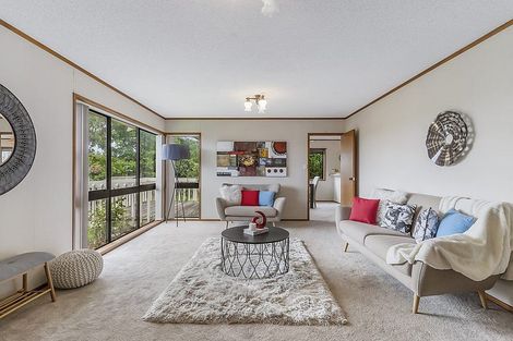 Photo of property in 75 Dalwhinnie Parade, Highland Park, Auckland, 2010