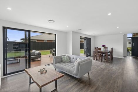 Photo of property in 25 Buddle Road, Wallaceville, Upper Hutt, 5018